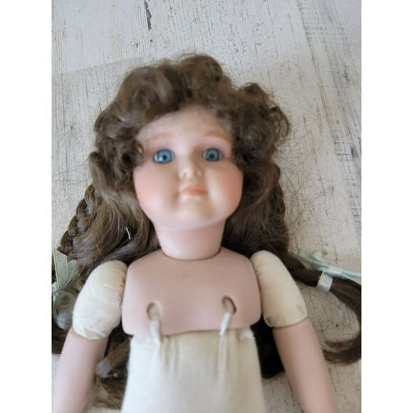 Victoria Impex Corp porcelain doll wind up girl music collectible - Picture 5 of 10